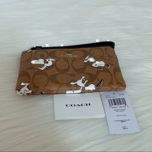 New💃Coach Coach X Peanuts Corner Zip Wristlet In Signature Canvas With Snoopy - Picture 7 of 8